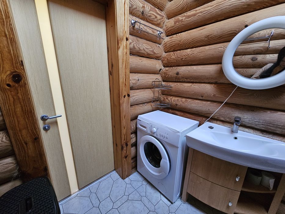 Будинок зі зрубу+гостьовий будинок,15 соток