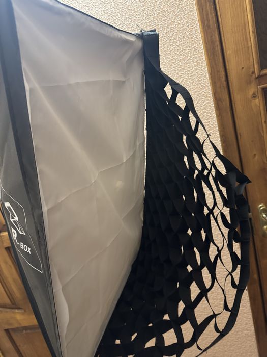 Студійне світло, софтбокс із сотами, лампа 150w,пульт і стійка