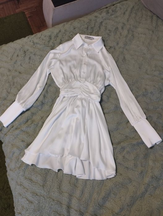 Плаття CHER 


---

Біло