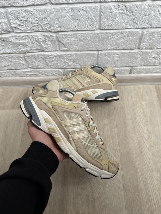 Кросівки Adidas Response CL