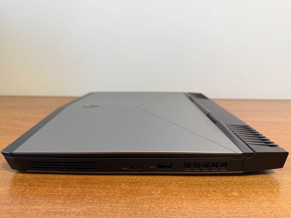 Dell Alienware 13 R3. Intel Core i7-7700HQ, GeForce GTX 1060, Ram 16Gb, SSD 512Gb