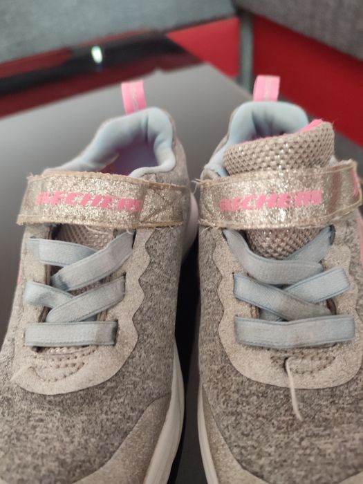 Кросівки  на дівчинку 27 р