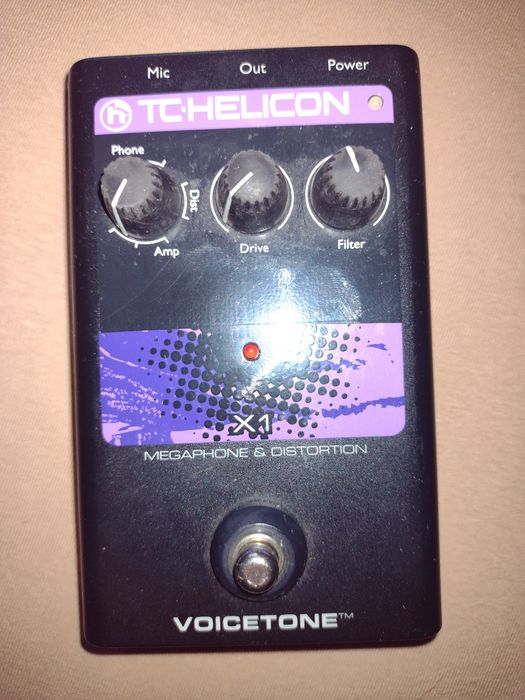 Efekt wokalny TC HELICON VOICETONE X1 megaphone & distortion