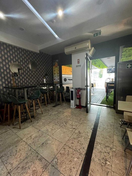 Trespasse de Café/restaurante nas Galerias Jardins do Lis, Leiria