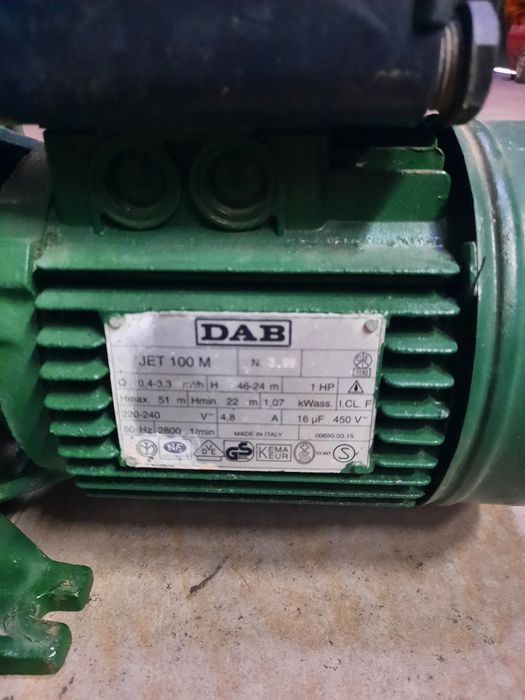 Bomba rega águas limpas