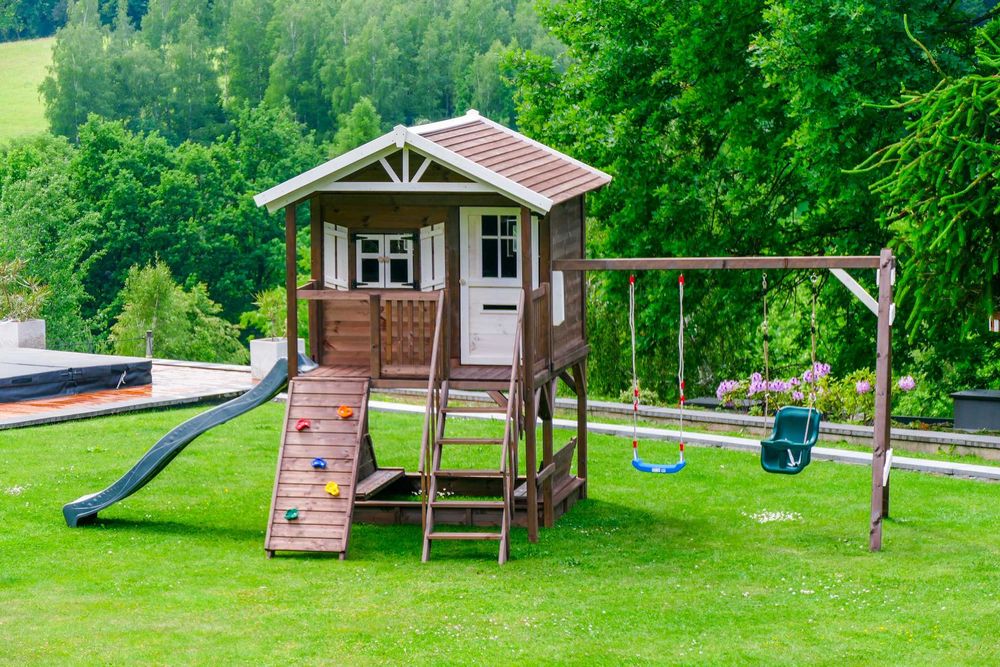 Duży domek ogrodowy dla dzieci z huśtawką Premium