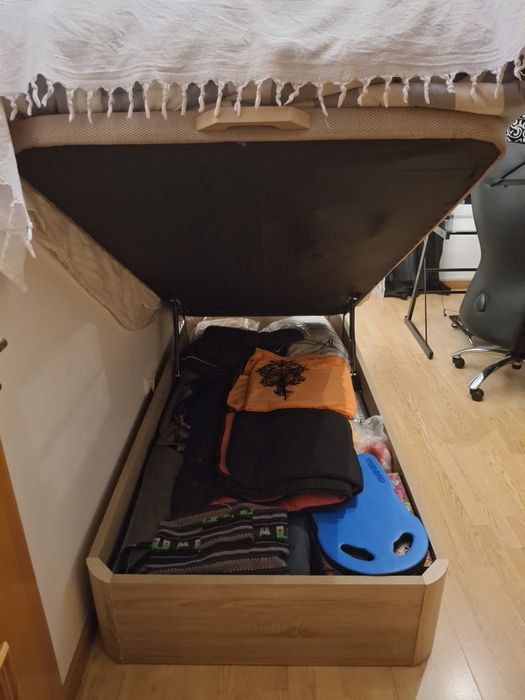 Cama sommier solteiro+colchão+mesa cabeceira