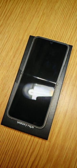 Samsung flip6 12/256 silver shadow