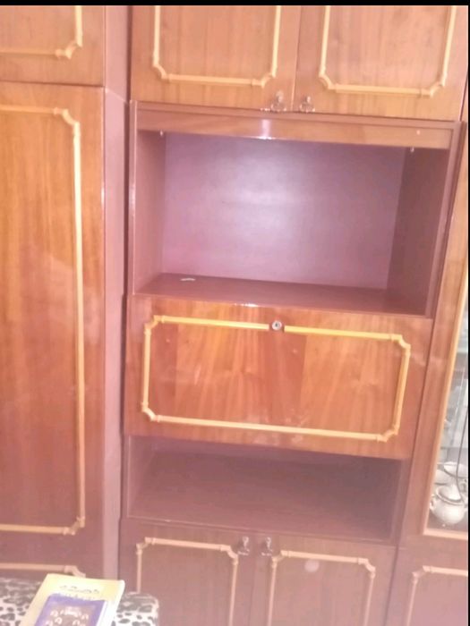 Продам советскую стенку.