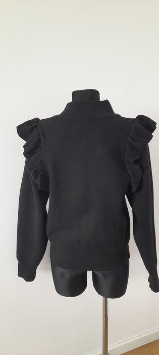 Czarny sweter z falbankami Lofty Manner M