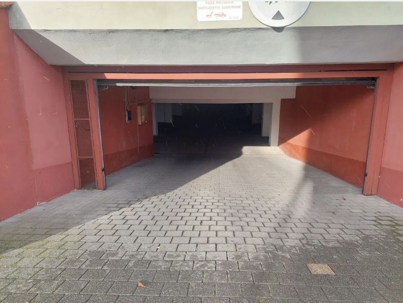 Miejsce postojowe w garazu podziemnym ul . Milenijna 12