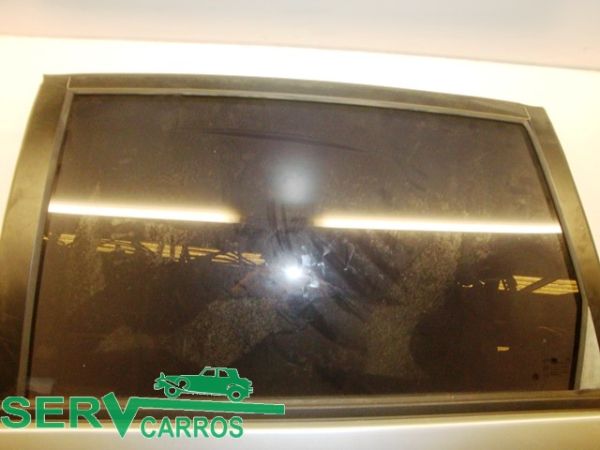 Vidro porta trás esquerdo KIA Carens II (FJ)