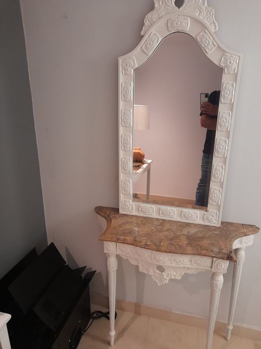 Aparador com espelho antigo restaurado