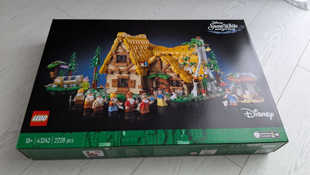 LEGO® 43242 Disney - Chatka Królewny Śnieżki i siedmiu krasnoludków