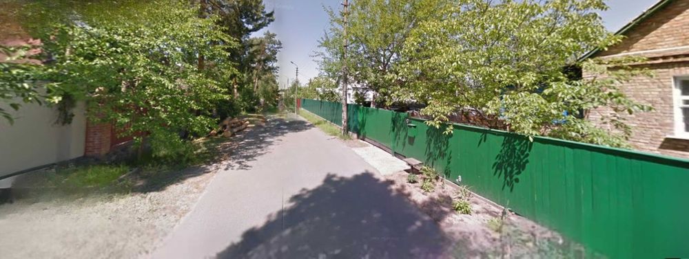 Житловий будинок з усіма комунікаціями в центрі Козина, газ