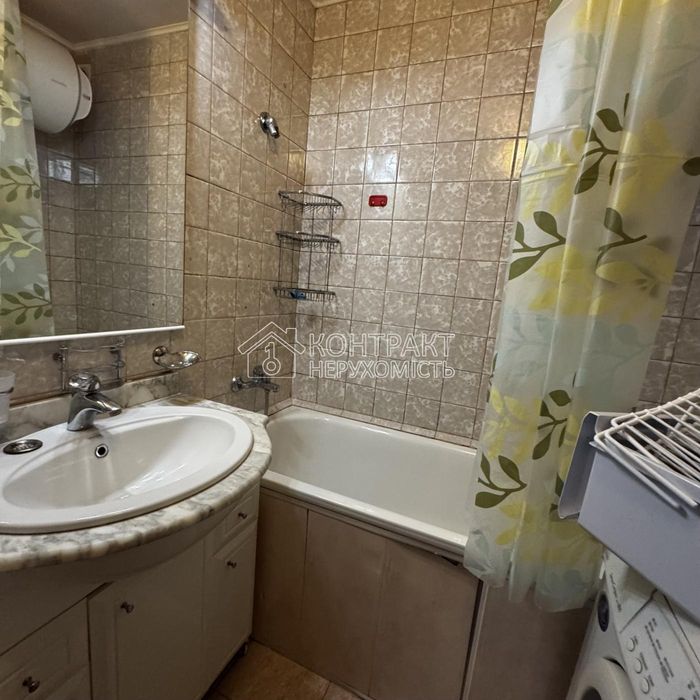 Продається 3-кім. кв. біля м.«Ботанічний сад» та Канатної дороги