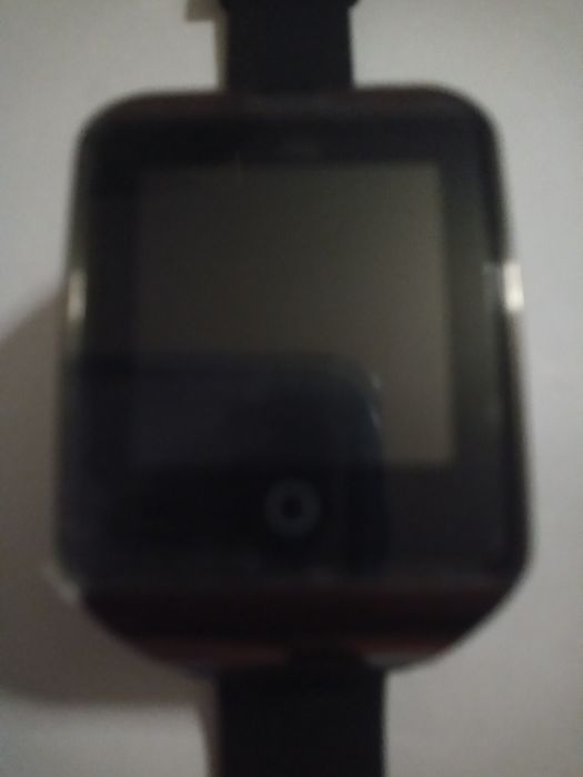 Smartwatch z wbudowanym aparatem.