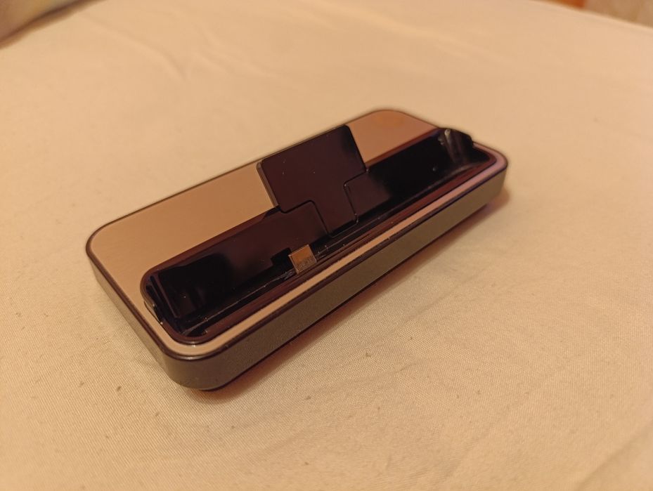 Док станція Motorola, зарядний пристрій для гаджетів USB-micro
