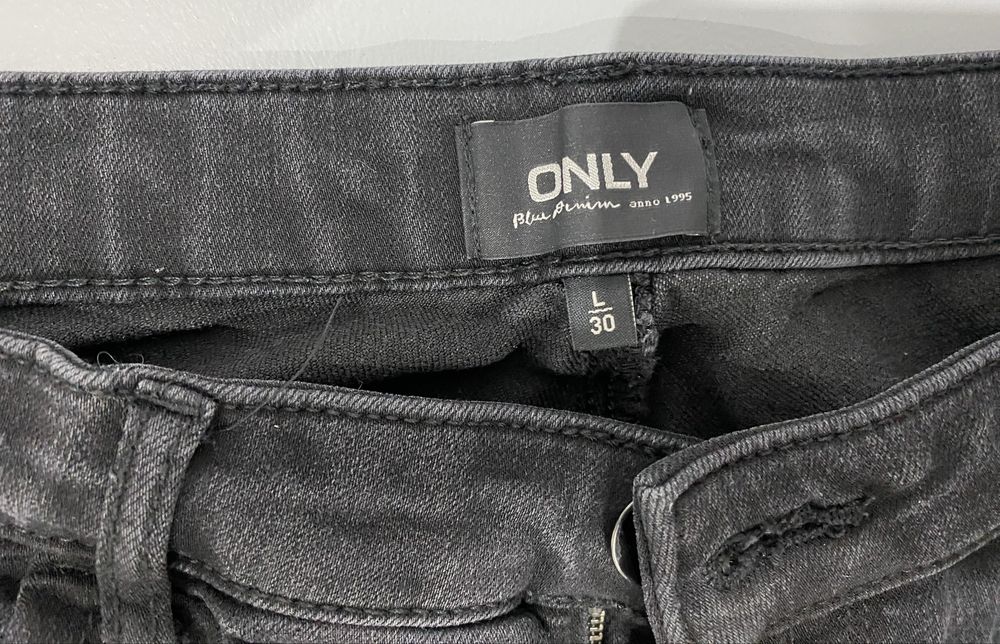Jeansy dżinsy Only L czarne efekt sprania dla niższej osoby