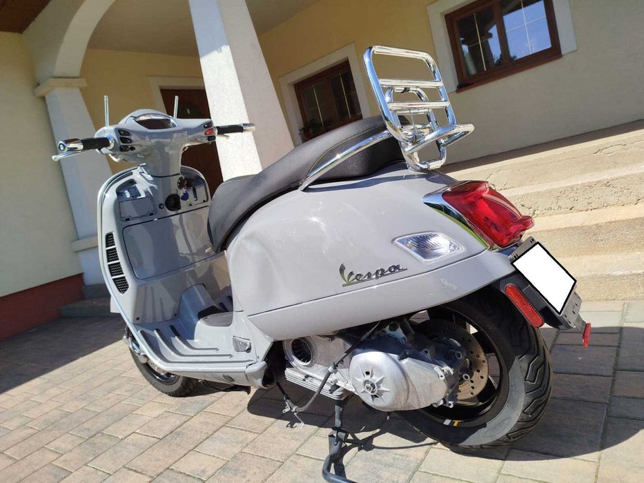 Piaggio Vespa GTS 300, rok 2020