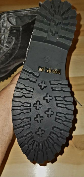 Nowe szare zamszowe buty z gwiazdkami, rozm 39