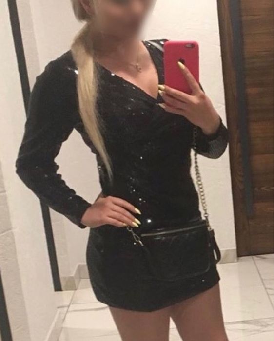 Черное платье в пайетках размер М