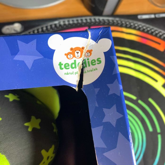 Плюшевий  ведмідь Тедді світиться у темряві