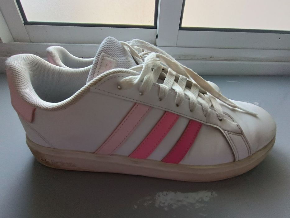Sapatilhas Axis e adidas