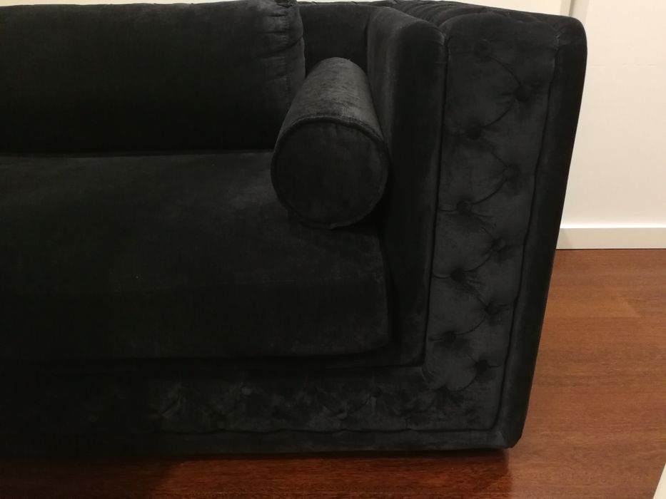 Vendo sofá estofado com veludo de alta qualidade.