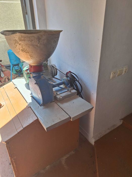 Млин для зерна бу