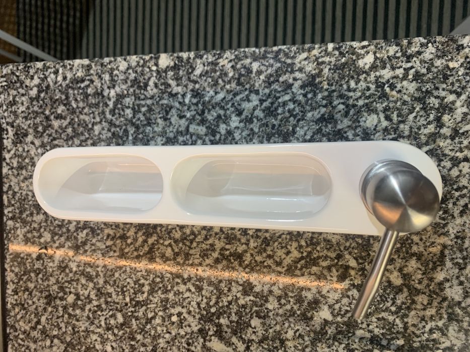 Doseador detergente com espaço 2 esfregões