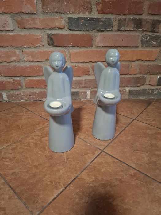 Aniołki szare z swieczkami