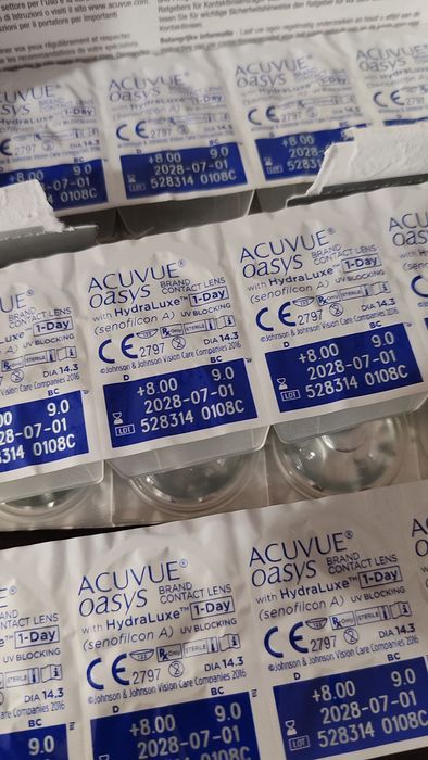 Контактні лінзи Acuvue Oasys 1-Day with Hydraluxe (Sph +8.0, BC 9.0)