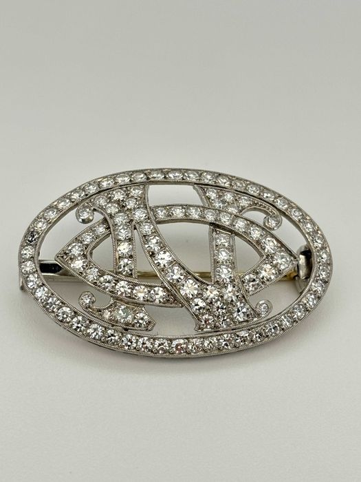 Broszka, Brosza 1,81ct z naturalnymi diamentami, brylantami. Certyfikat Rzeczoznawcy. Złoto 0.750.