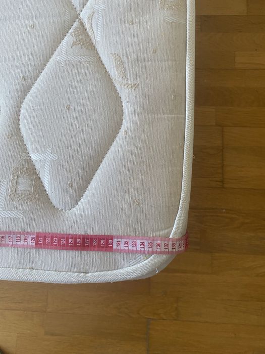 Cama de casal com base e colchão – 140x195cm