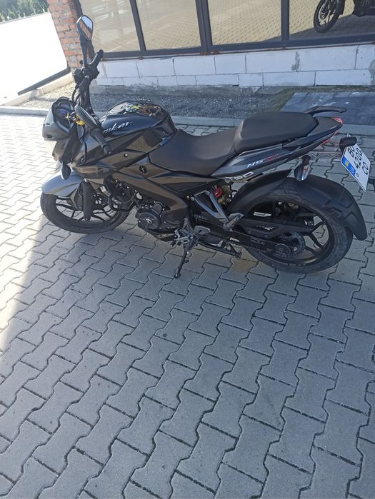 bajaj pulsar ns200
