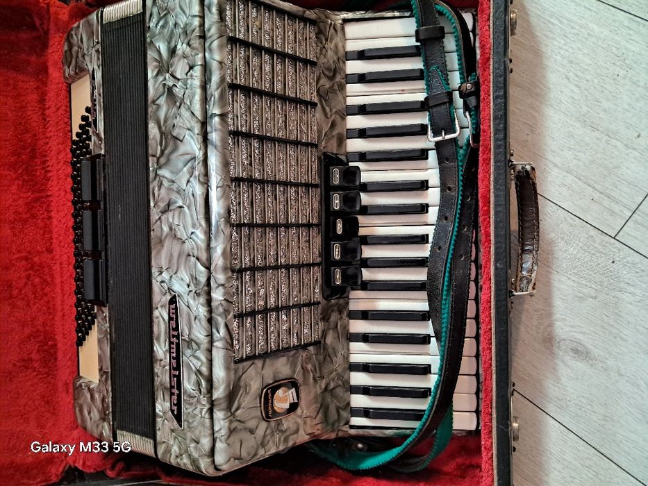 Legendarny akordeon Weltmeister 80 Basów