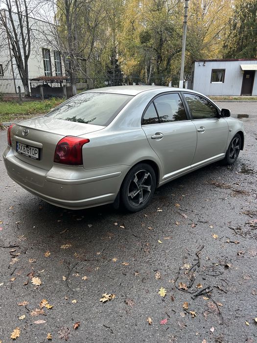Toyota avensis..