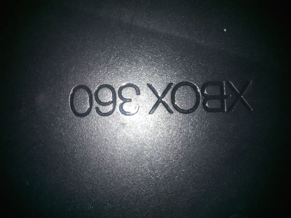 Sprzedam Xbox 360 z 2 padami