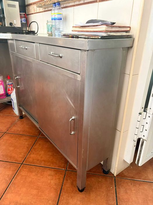 Artigo 12 - Bancada/armário profissional em inox