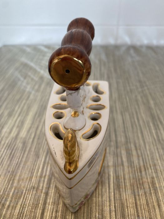 Ferro antigo de porcelana trabalhao de alcobaça