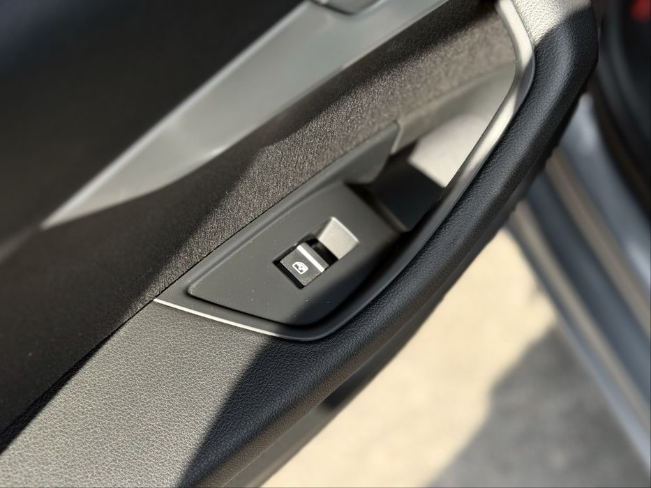 Audi A4 2018 VIN WAUZZZF48JA164133 фото оголошення 14 з 24