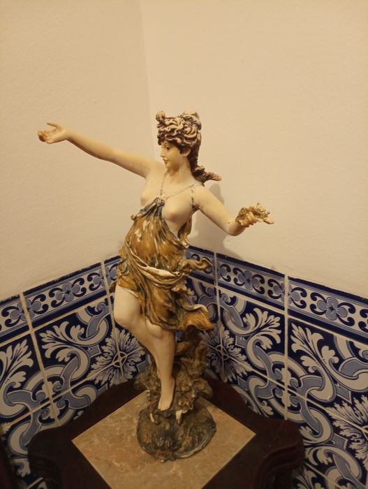 Estátua em Marfinite 52 cm*