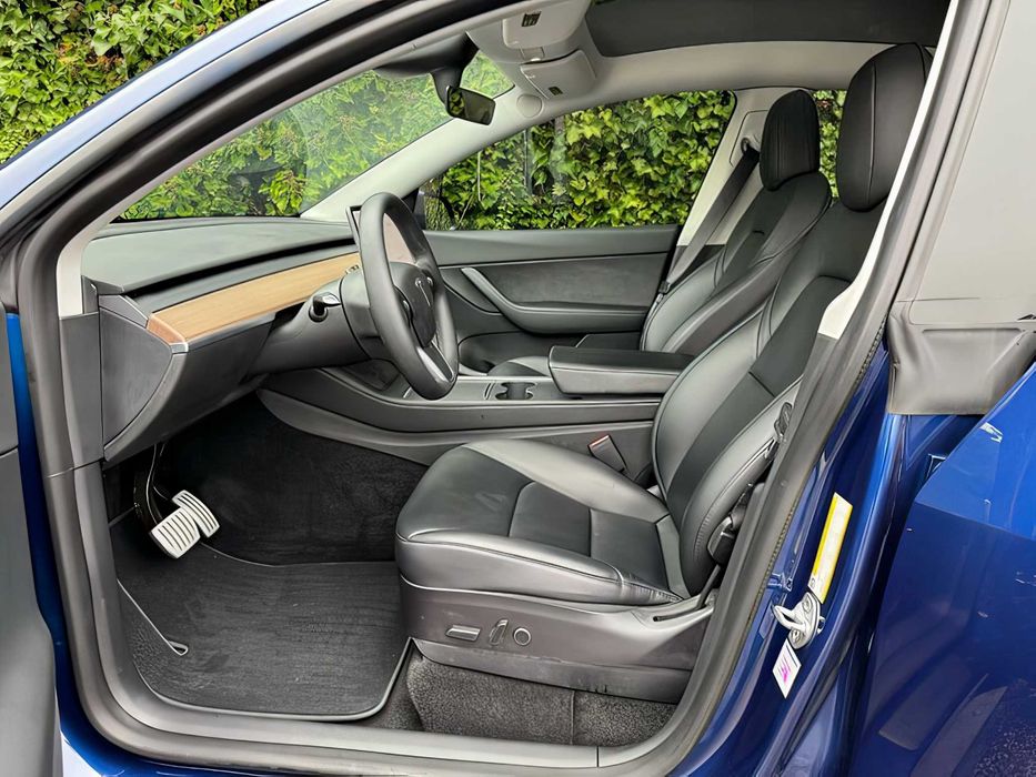 Tesla Model Y      2022