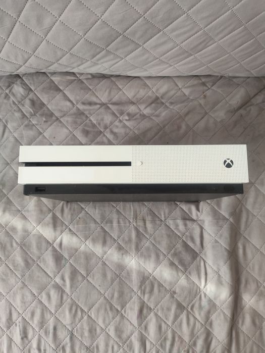 Xbox One S - Muito bom estado