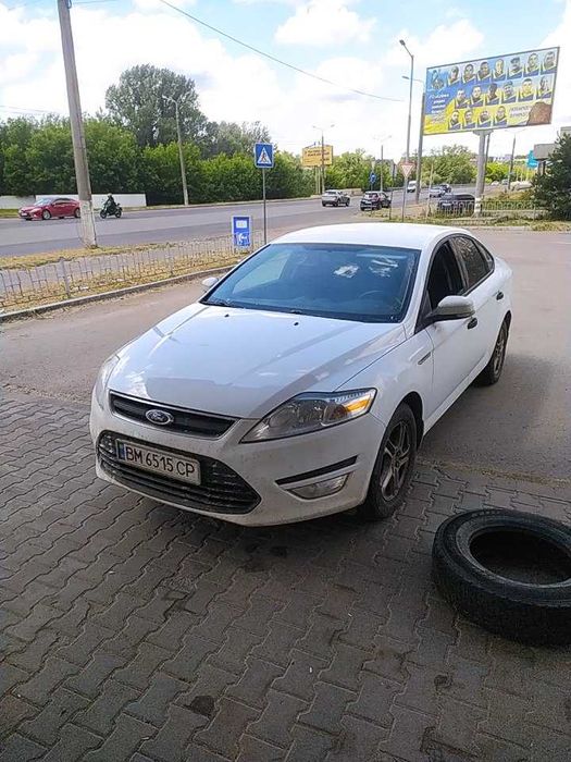 Ford Mondeo 2012.  газ бензин.