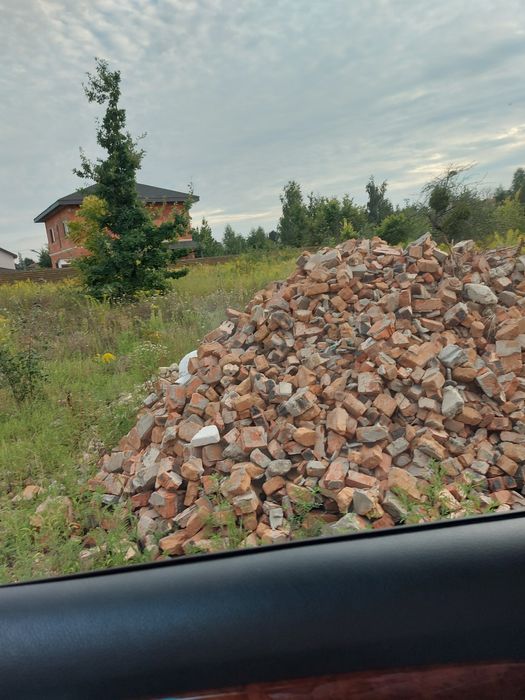 Продам бой кирпича для підсипки доріг за 30 тон