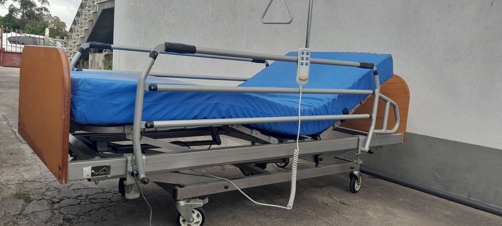 Cama articulada com comando