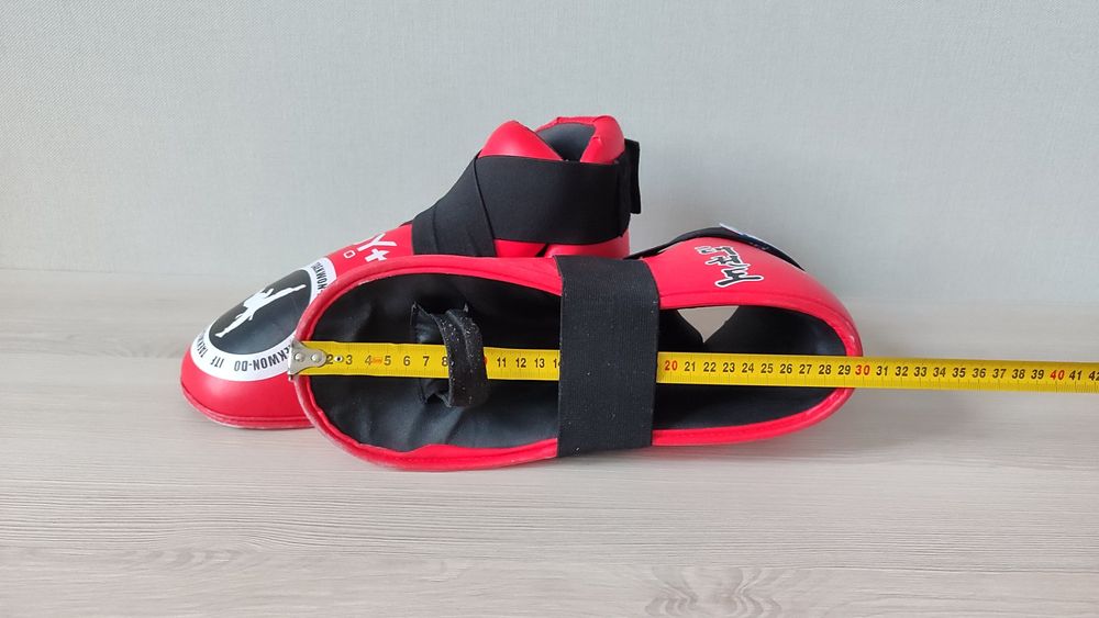 Фути Boyko та щитки Arawaza для теквондо ITF