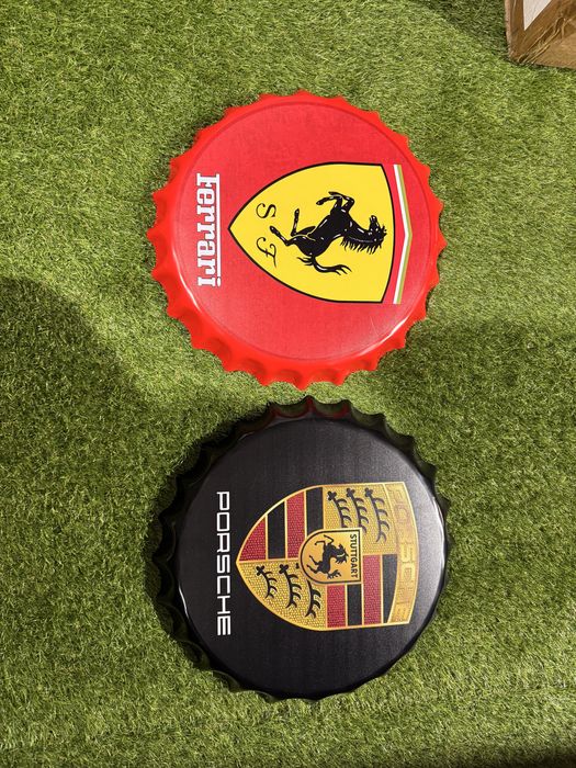 Vendo Caricas Decorativas (40cm) Ferrari e Porsche